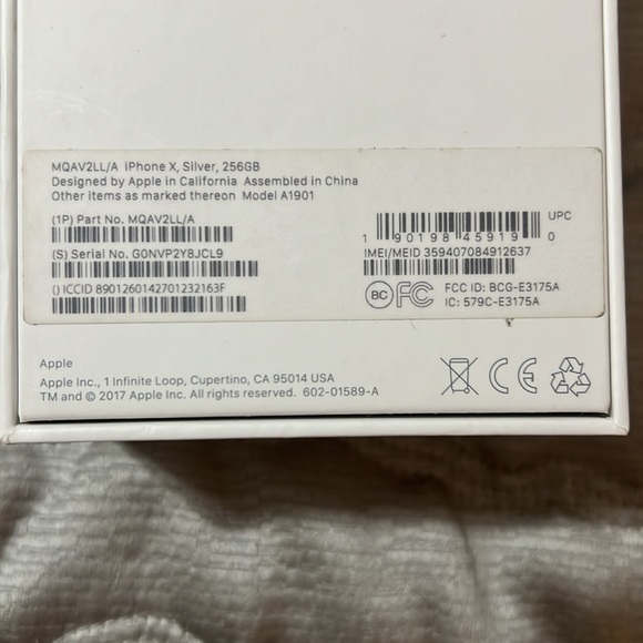 Apple iPhone X Box - Picture 3 of 6
